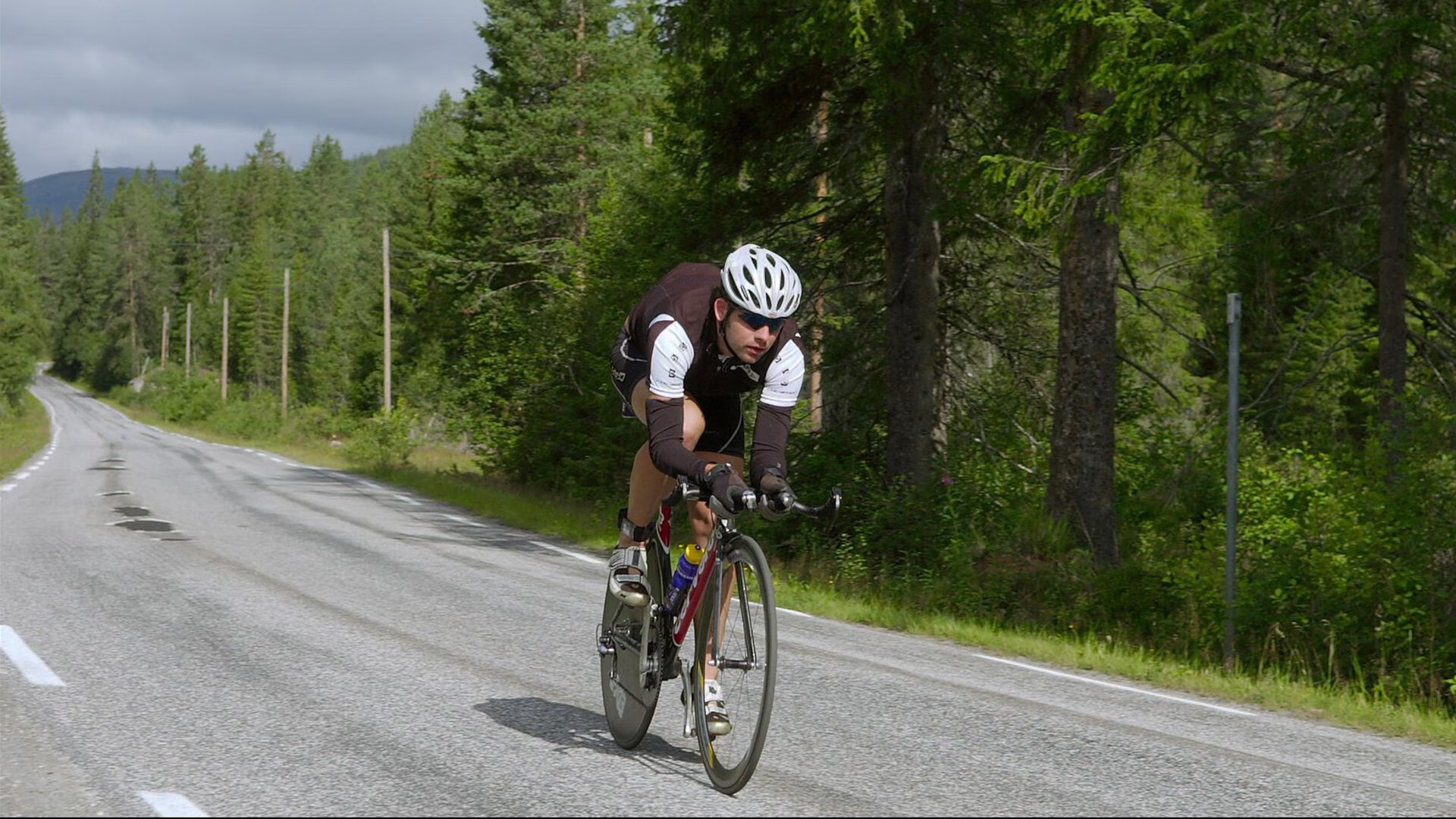 开云官网-明星车手的成长之路：从练习到冠军，明星车辆
